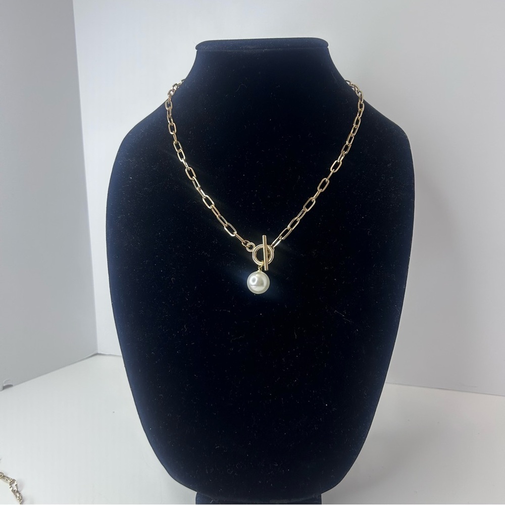 Elegant Gold Layered Necklace - Picture 7 of 11